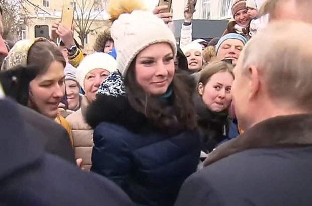 Млада рекла своје, чека се Путин: Јулија (29) која је запросила председника постала права звезда руских медија